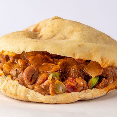 ساندويتش فول بالسجق البلدي