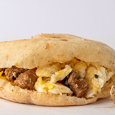 Foul sandwich with omelette eggs