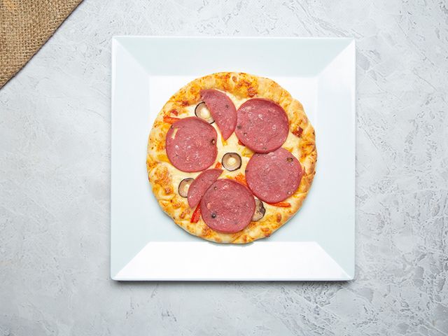 Salami Pizza