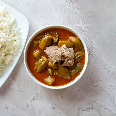 بامية باللحم مع الأرز