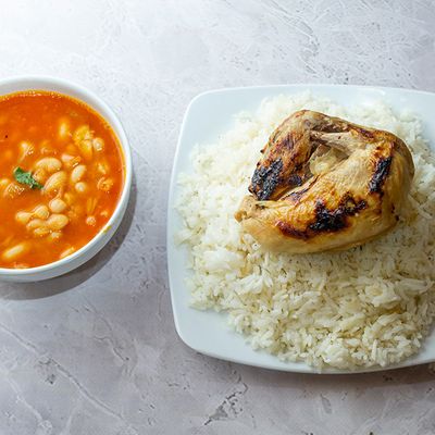 فاصوليا بيضاء مع ربع صدر دجاج