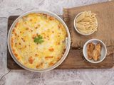 طاجن مكرونة بالدجاج مع صوص أحمر و جبنة موتزاريلا