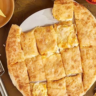 Tuna pie with internal and external filling