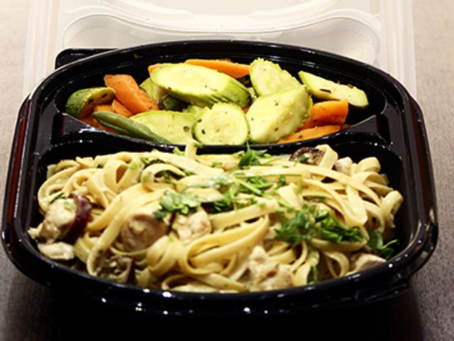 Alfredo Chicken Pasta Platter
