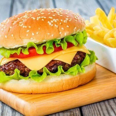 ساندويتش برجر لحم بالجبنة