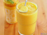 Mango Juice With Yogurt And Honey