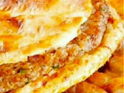 Meat With Mozzarella Cheese And Chicken Hawawshi