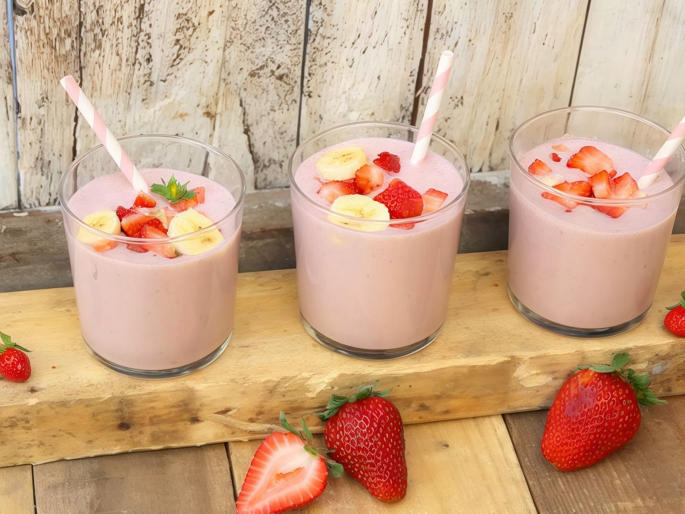 Strawberry With Banana Pieces Juice
