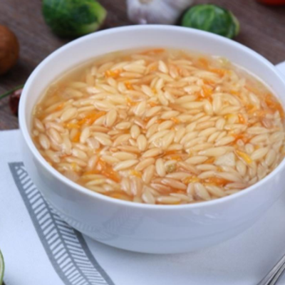 شوربة أورزو بمرق الدجاج