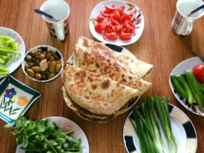 Halloumi Cheese with Pastrami Manoucheh