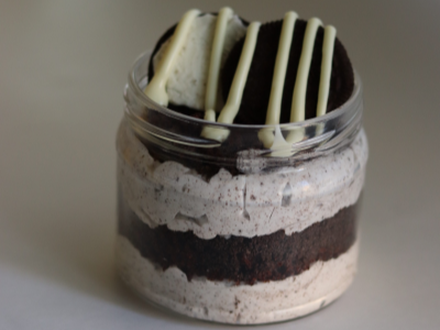 Oreo Jar With White Chocolate Sauce