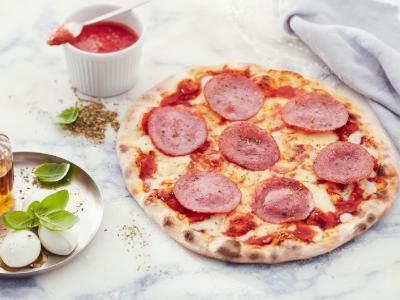 Salami pizza