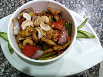 Chicken With Cashew Sauce