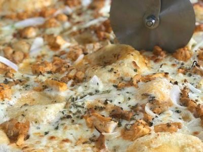 Chicken With Ranch Sauce Pizza