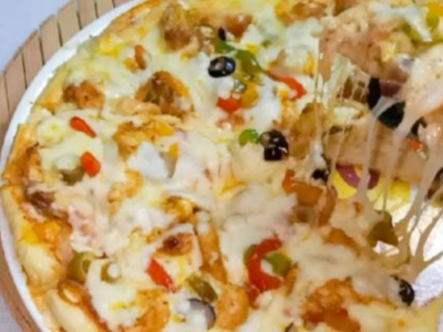 Shish Tawook Pizza