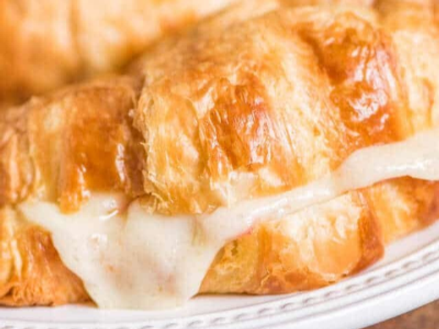 Croissant With Mix Cheese
