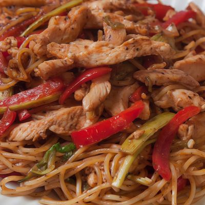 Spaghetti With Chicken Shawerma Platter