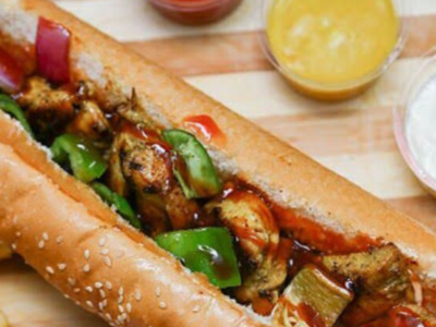 Shish Tawook Sandwich With Pepper And Onions