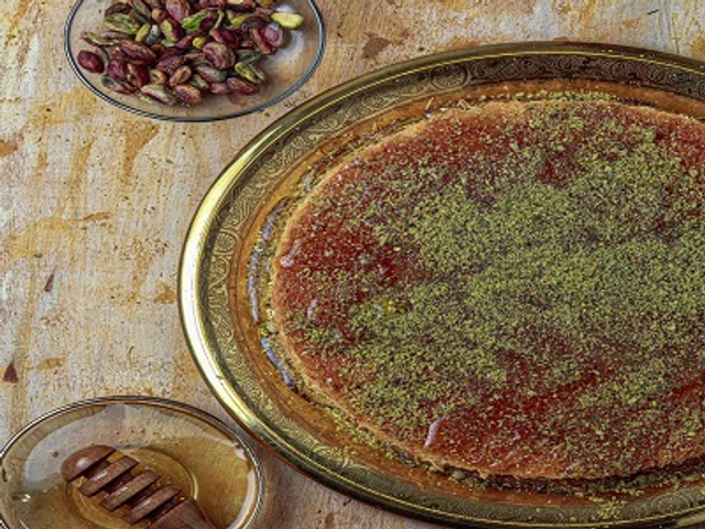 Stuffed Charcoal Konafa With Qeshta And Honey