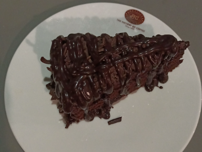 Chocolate Cake With Hot Chocolate Sauce
