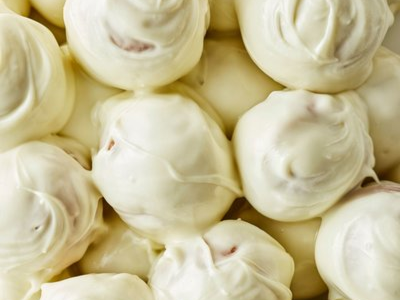 Zalabia With White Chocolate Platter