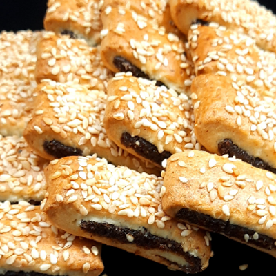 Ajwa Mnean With Sesame
