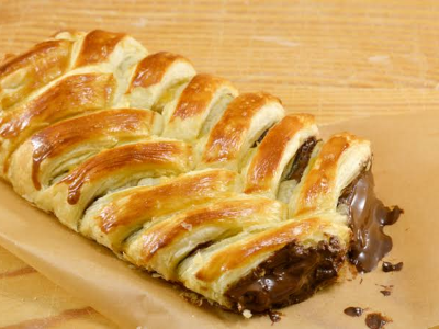 Apple With Cinnamon Roll Pie