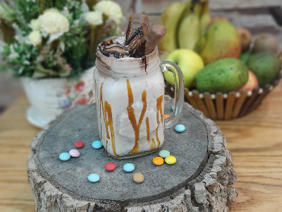 Snickers Chocolate Milkshake