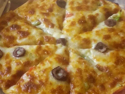 Medium Mix Cheese Pizza