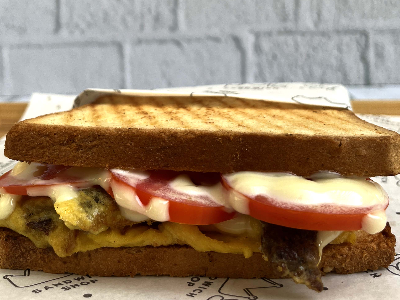 Oriental Sausage Omelet Sandwich