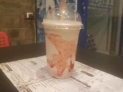 Cheesecake Strawberry Milkshake