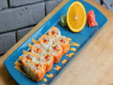 Spicy Salmon Ura Roll