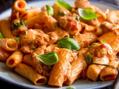 Chicken With Red Sauce Pasta