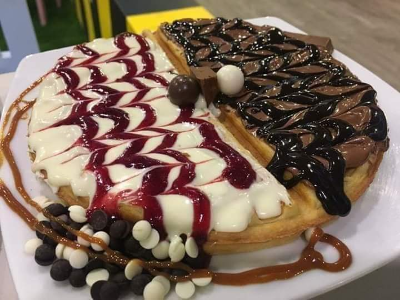 Nutella Chocolate With Strawberry Waffle