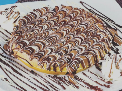 Mix White Chocolate And Dark Chocolate Waffle