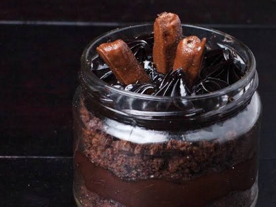 Flutes Chocolate Jar