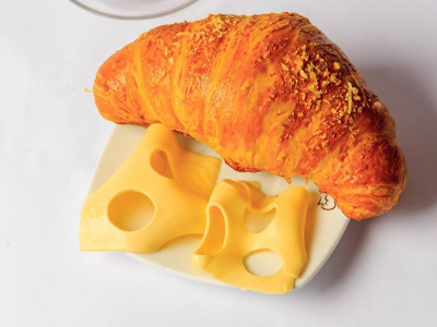 Cheddar Cheese Croissant - Piece