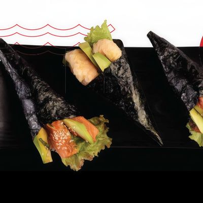 Salmon With Caviar Temaki Hand Made Roll