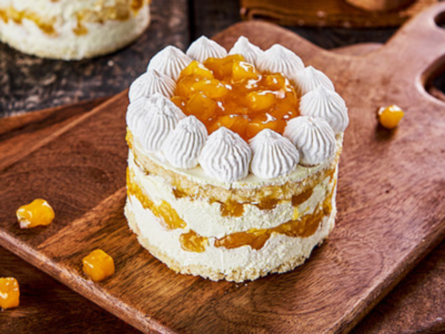 Round Mango Cake