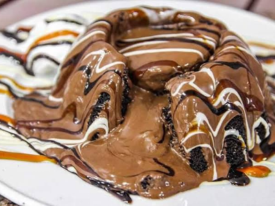 White Chocolate Molten Cake With Ice Cream