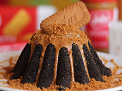 Molten Cake With Lotus