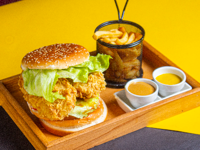 Amigos Burger With Cheese Sauce Sandwich