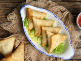Cheese With Basil And Mint Samosa Platter