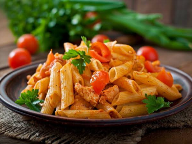 Pasta With Tomato Sauce And Chicken