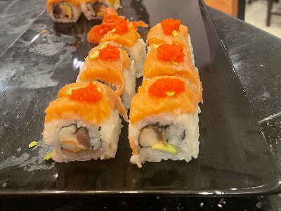 Salmon Ura Roll