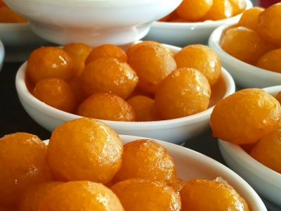 Zalabia With Honey