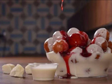 Plain Zalabia With White Chocolate With Sauce Strawberry