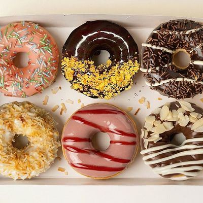 Box Of 6 Pcs Donuts Signature Flavors