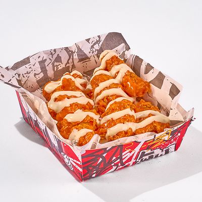 Boneless Wings, Buffalo Sauce, Dynamite Sauce