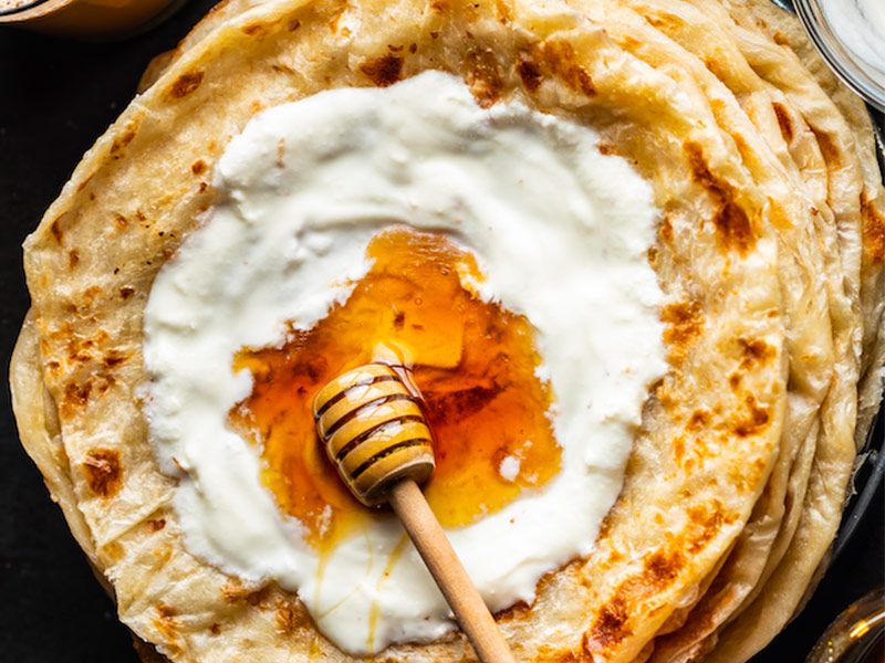 Chapati With Qeshta And Honey